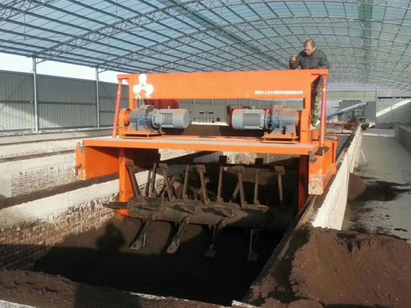 如何利用翻拋機生產(chǎn)豬糞有機肥