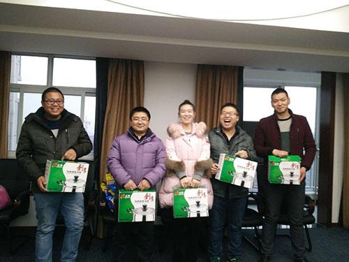 人元公司組織員工進(jìn)行乒乓球?qū)官惢顒?dòng)獲獎(jiǎng)人員 人元公司組織員工進(jìn)行乒乓球?qū)官惢顒?dòng)獲獎(jiǎng)人員