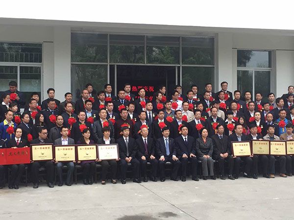 優(yōu)秀企業(yè)家稱號(hào)證書(shū) 優(yōu)秀企業(yè)家稱號(hào)證書(shū)