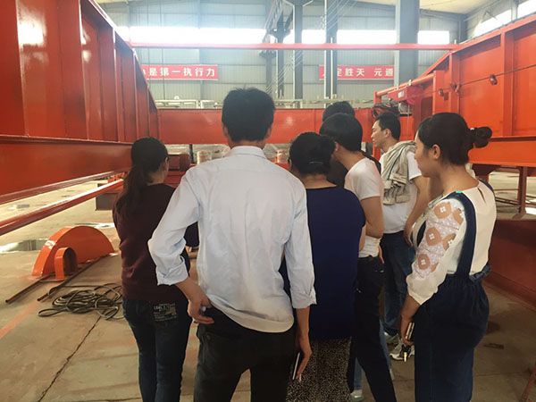 我公司組織員工去設(shè)備廠參觀學(xué)習(xí)圖2 我公司組織員工去設(shè)備廠參觀學(xué)習(xí)圖2