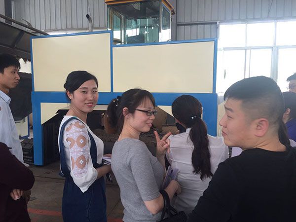 我公司組織員工去設(shè)備廠參觀學(xué)習(xí)圖3 我公司組織員工去設(shè)備廠參觀學(xué)習(xí)圖3