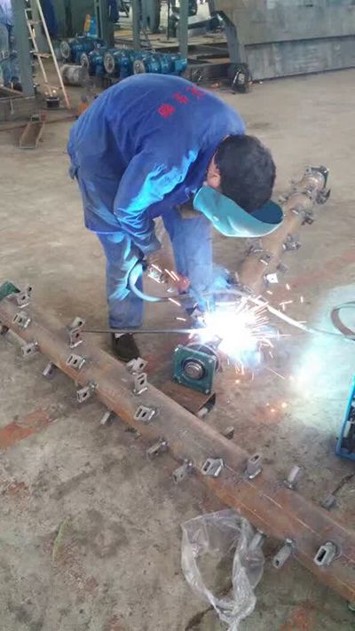 有機(jī)肥設(shè)備生產(chǎn)中圖1 有機(jī)肥設(shè)備生產(chǎn)中圖1