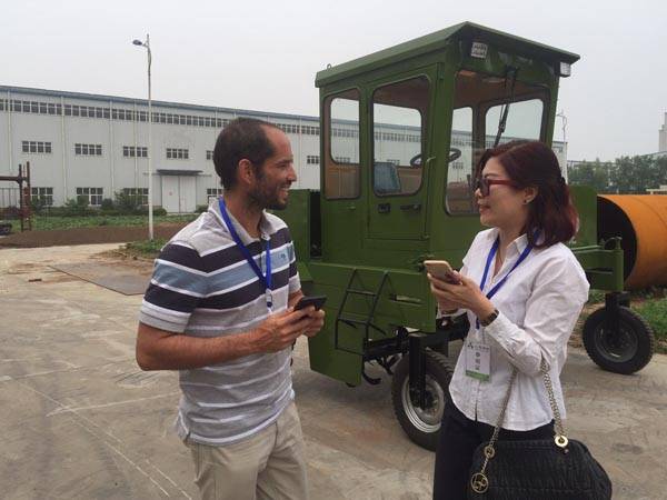 生物有機肥成套設備-地面翻堆機有哪些特點