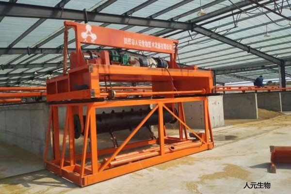 槽式翻拋機(jī)介紹，跨度大，發(fā)酵快，一機(jī)多槽效率高