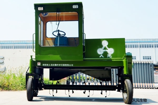 自走式翻堆機(jī)用途與優(yōu)點(diǎn)，解決糞污發(fā)酵慢的問(wèn)題！